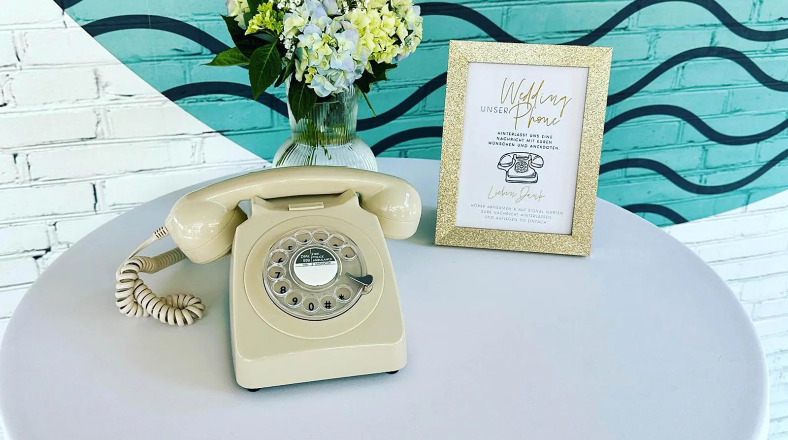 header_news_weddingphone.jpg